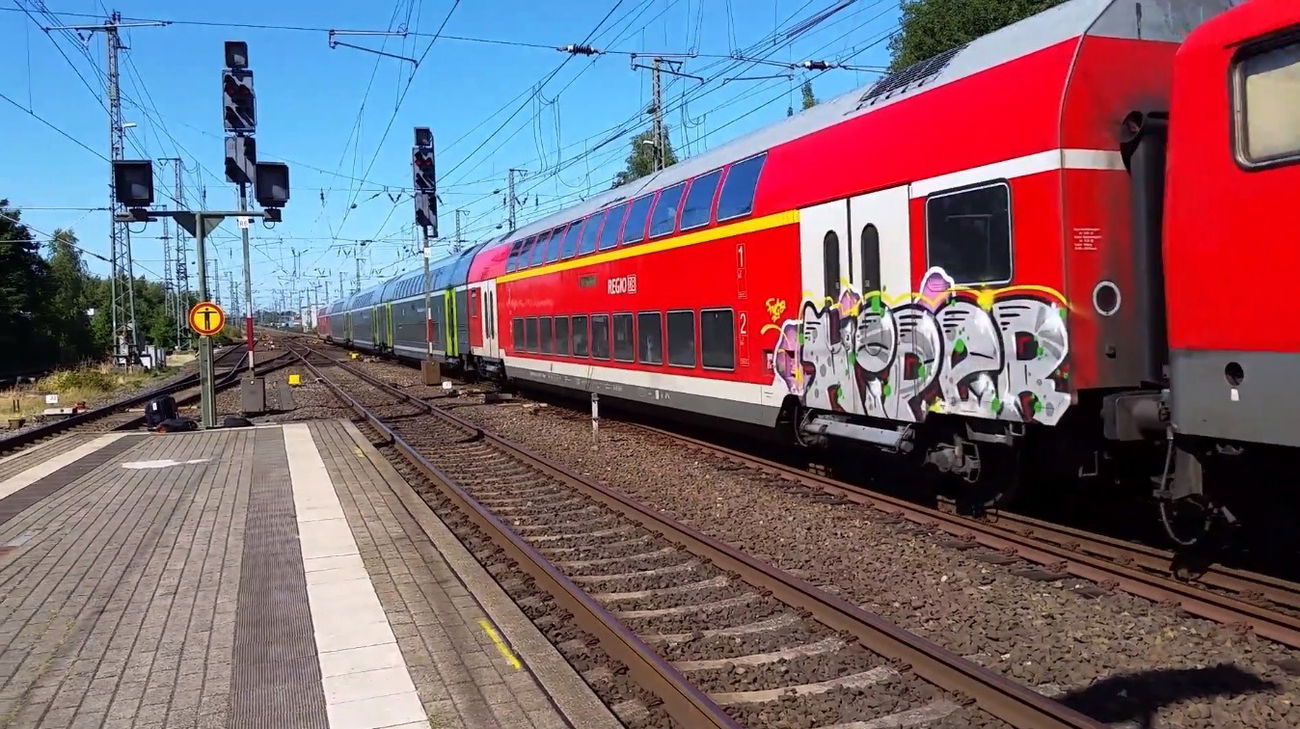 Graffiti Train - Photo by ZUGZWANG - hiper (2017)