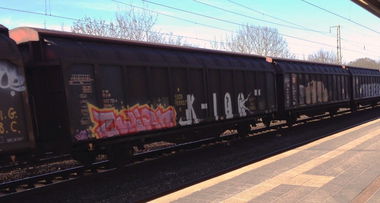 Graffiti Train - Photo by ZUGZWANG
