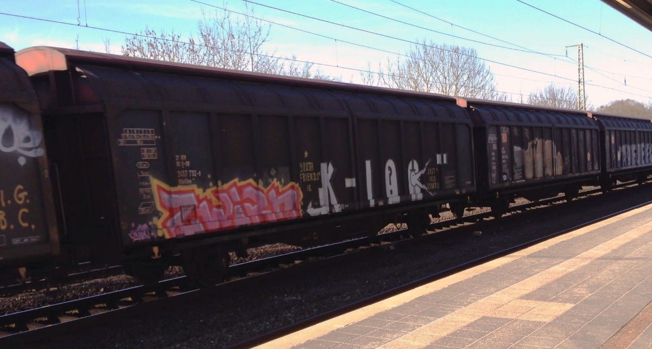 Graffiti Train - Photo by ZUGZWANG