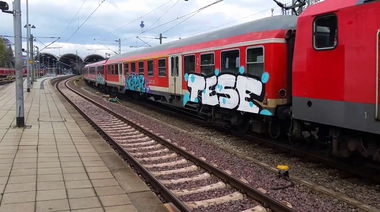 Graffiti Train - Photo by ZUGZWANG - tese (2017)