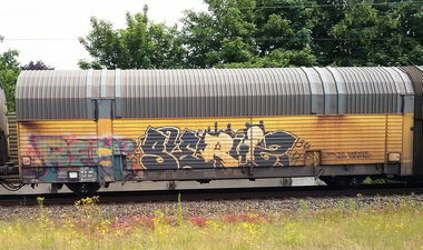 Graffiti Train - Photo by ZUGZWANG