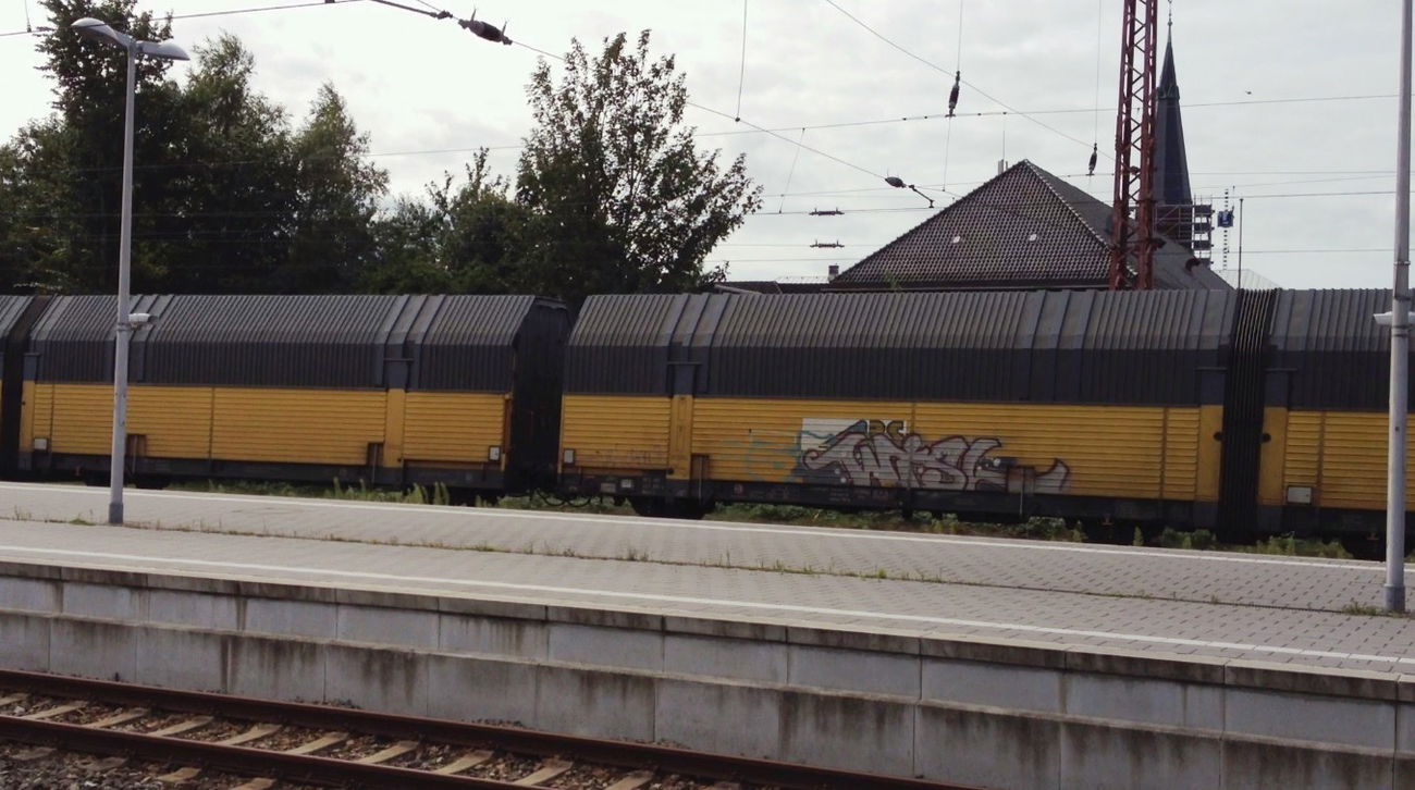 Graffiti Train - Photo by ZUGZWANG