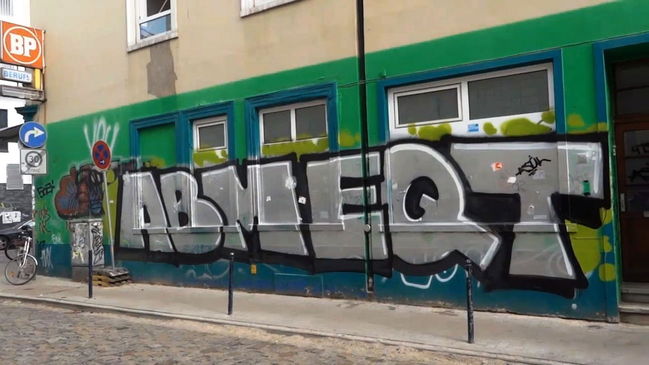 Graffiti Bombing - Photo by ZUGZWANG - abm, eqt