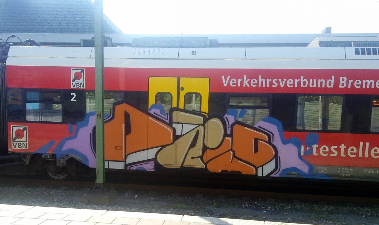 Graffiti Photo by ZUGZWANG - grove, bremerhaven (2015)