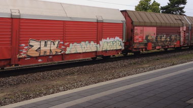 Graffiti Train - Photo by ZUGZWANG