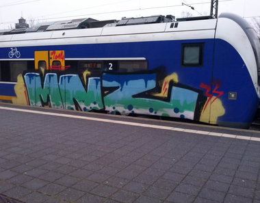 Graffiti Train - Photo by ZUGZWANG - mnz, bremerhaven, 27 (2014)
