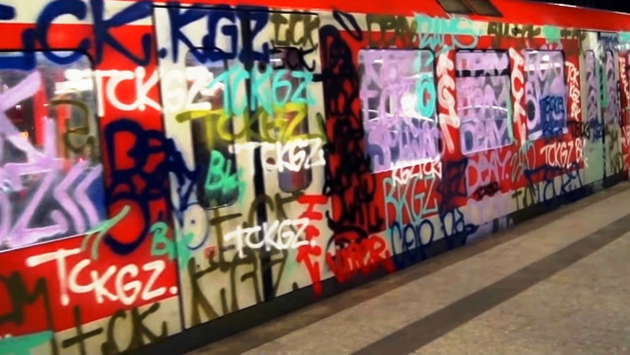 Graffiti Train - Photo by ZUGZWANG - kgz, tck
