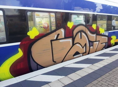 Graffiti Train - Photo by ZUGZWANG