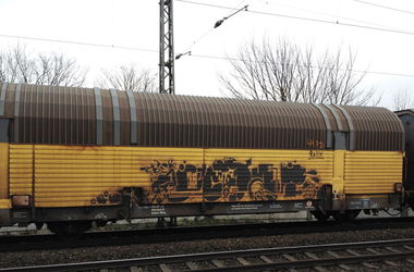 Graffiti Train - Photo by ZUGZWANG