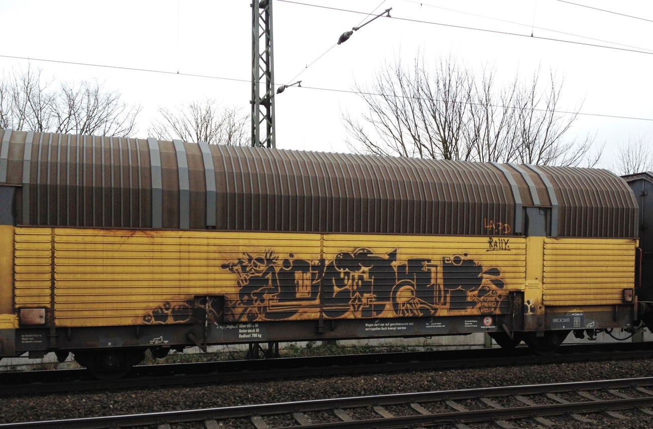 Graffiti Train - Photo by ZUGZWANG