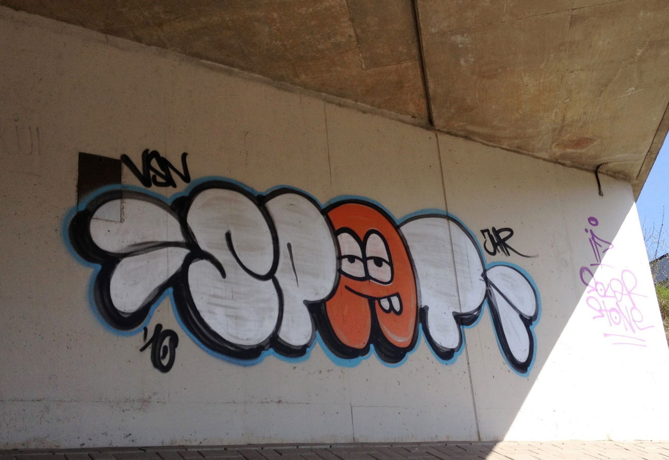 Graffiti Bombing - Photo by ZUGZWANG