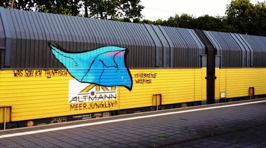 Graffiti Train - Photo by ZUGZWANG