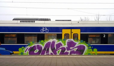 Graffiti Train - Photo by ZUGZWANG - oaks (2016)