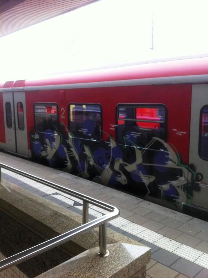 Graffiti Train - Photo by ZUGZWANG (2016)
