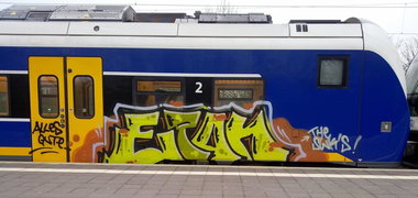 Graffiti Train - Photo by ZUGZWANG - epon, esit, swk (2015)