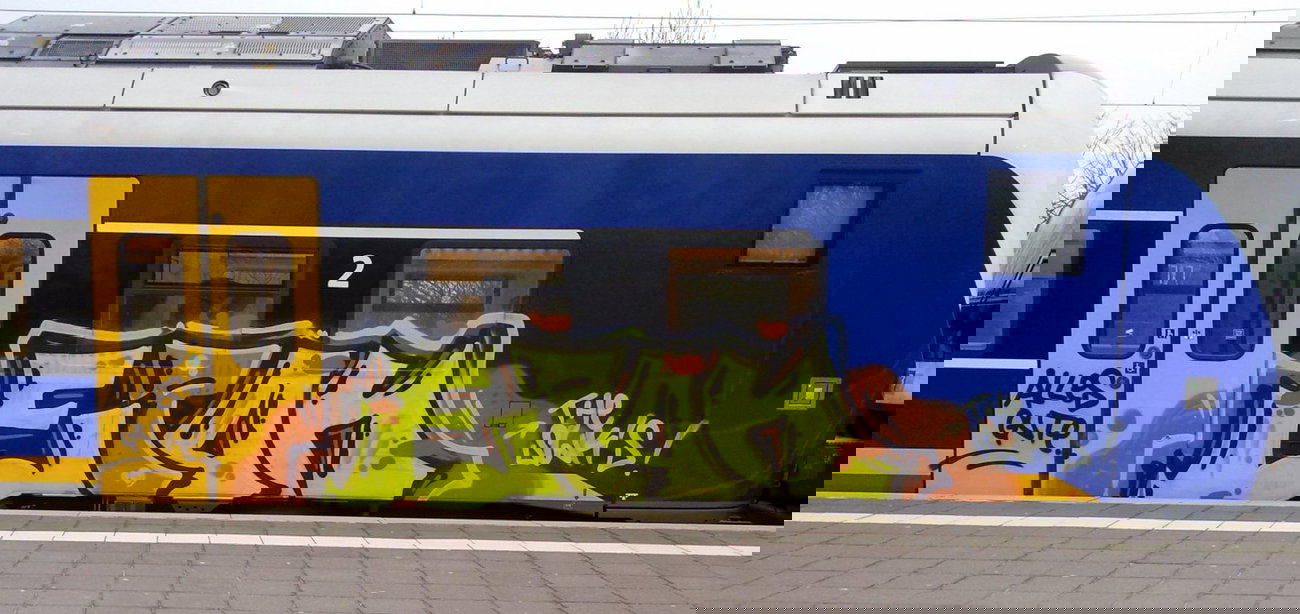Graffiti Train - Photo by ZUGZWANG - epon, esit, swk (2015)