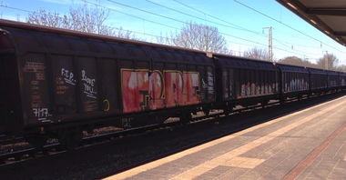 Graffiti Train - Photo by ZUGZWANG - fire