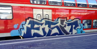 Graffiti Train - Photo by ZUGZWANG - esit, bremerhaven, bremen (2015)