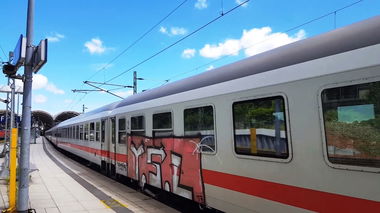 Graffiti Train - Photo by ZUGZWANG (2017)