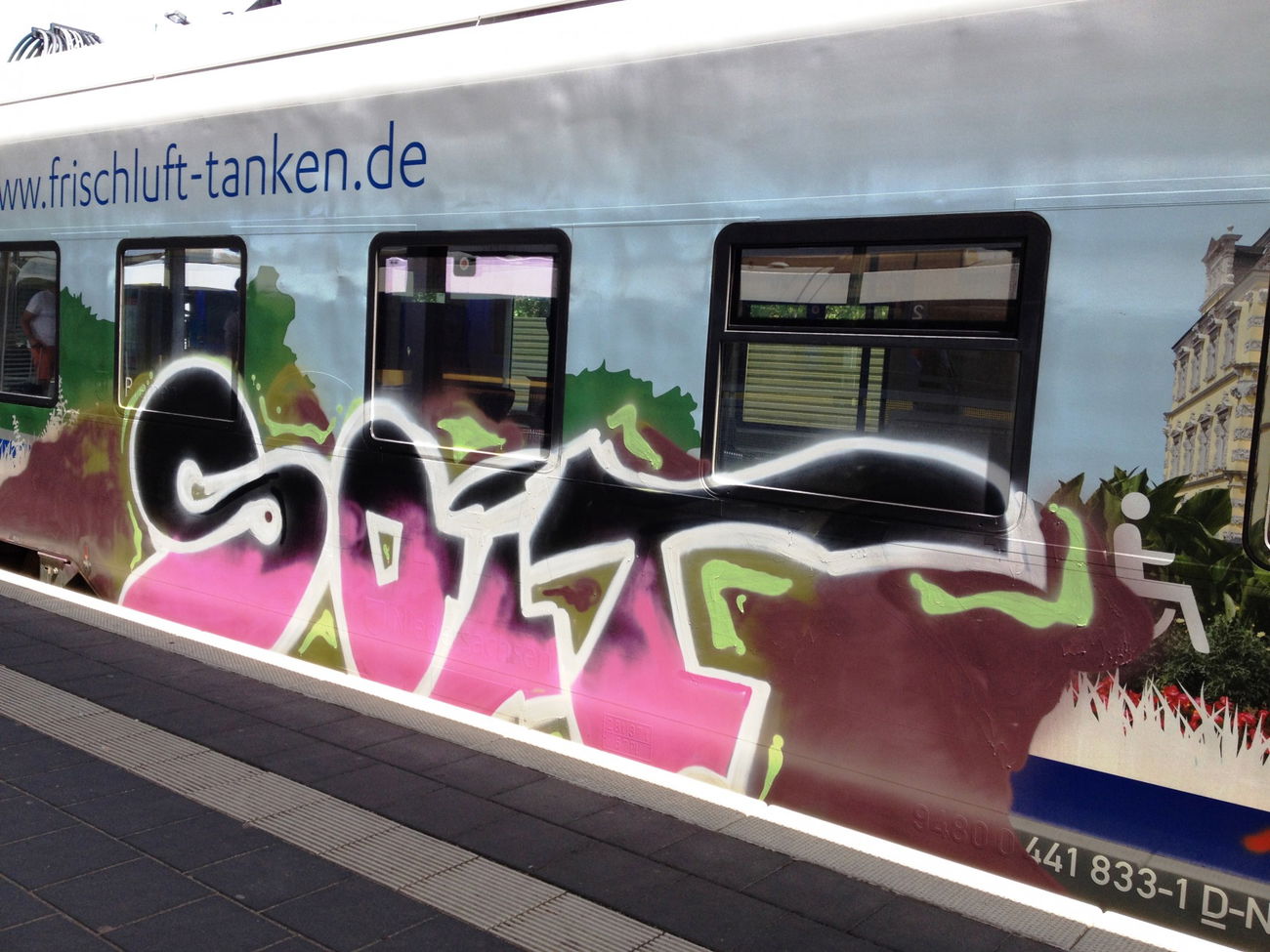 Graffiti Train - Photo by ZUGZWANG - soit (2017)
