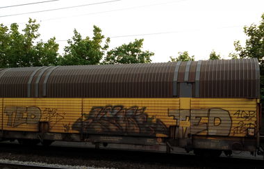 Graffiti Train - Photo by ZUGZWANG