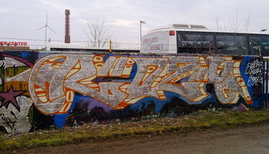 Graffiti Bombing - Photo by ZUGZWANG - rozy