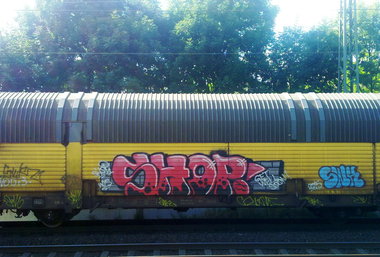 Graffiti Wall - Photo by ZUGZWANG - shop, swk