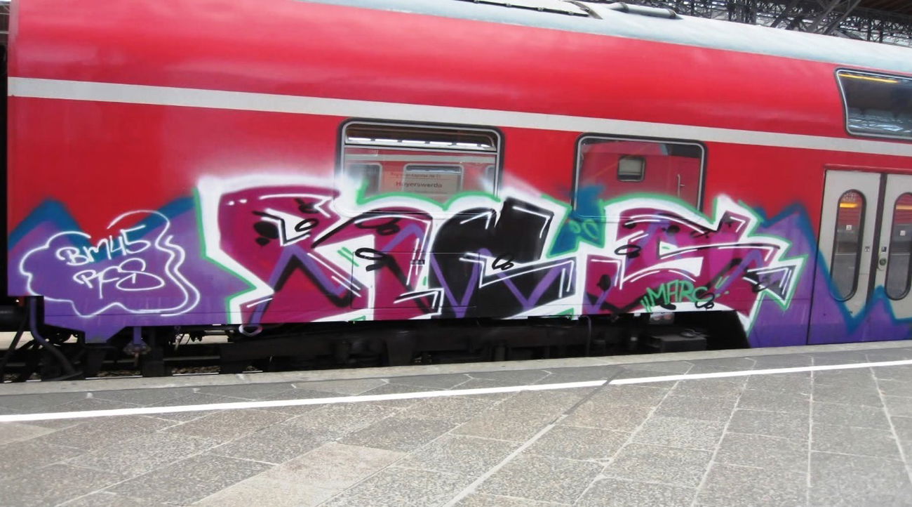 Graffiti Train - Photo by ZUGZWANG