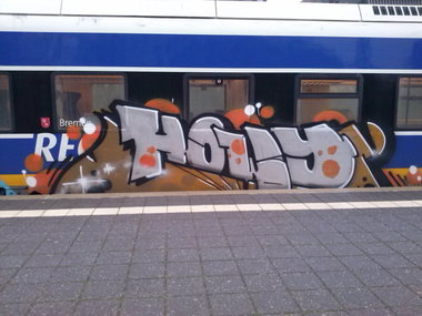 Graffiti Train - Photo by ZUGZWANG - howy, bremerhaven, 27 (2014)