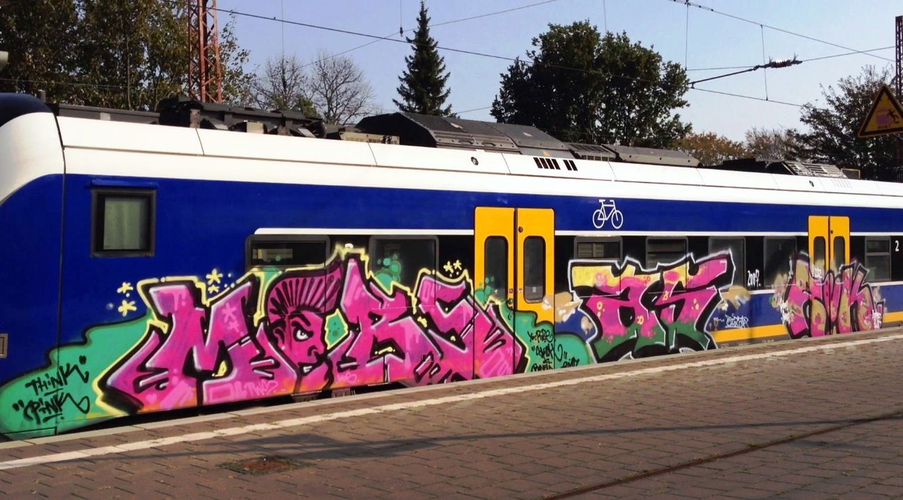 Graffiti Photo by ZUGZWANG - mobs (2017)