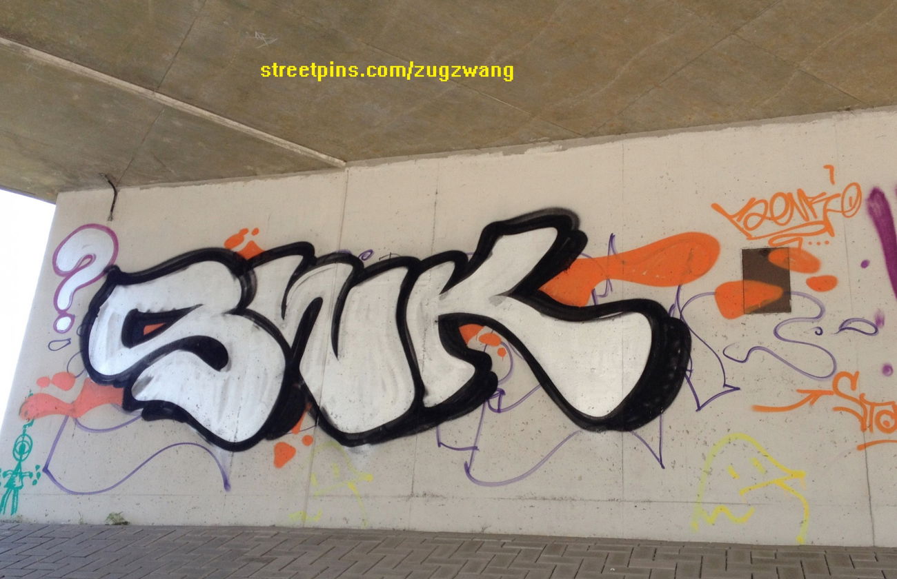 Graffiti Bombing - Photo by ZUGZWANG - swk