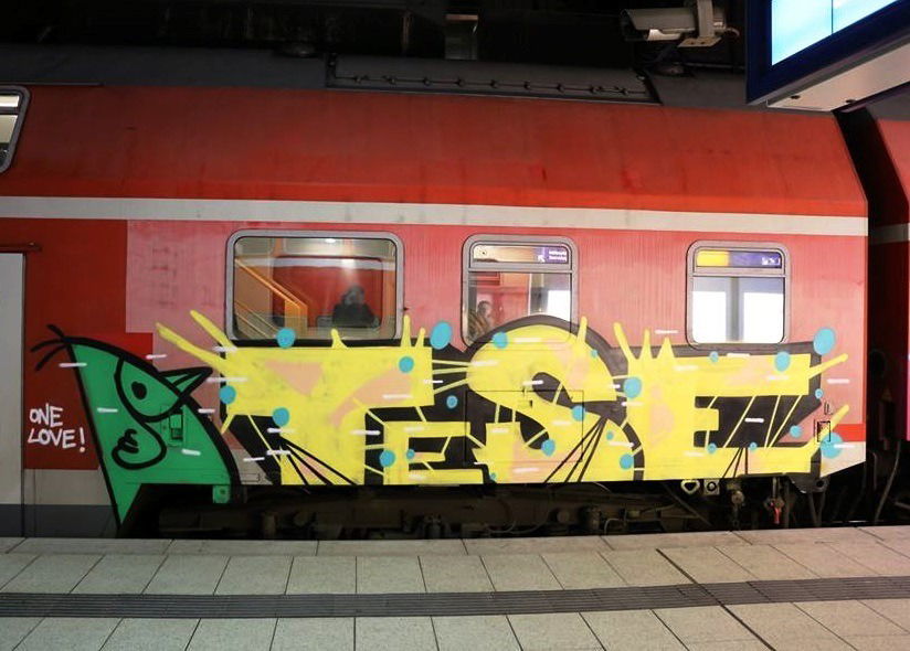Graffiti Train - Photo by ZUGZWANG - tese, dsf (2016)