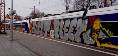 Graffiti Train - Photo by ZUGZWANG - soit, pleez (2018)