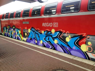 Graffiti Train - Photo by ZUGZWANG
