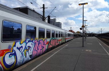 Graffiti Train - Photo by ZUGZWANG (2017)
