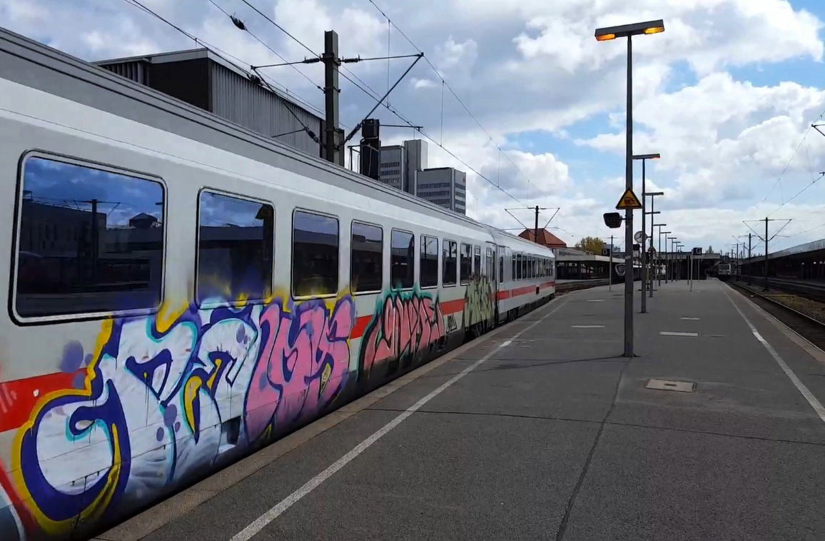 Graffiti Train - Photo by ZUGZWANG (2017)