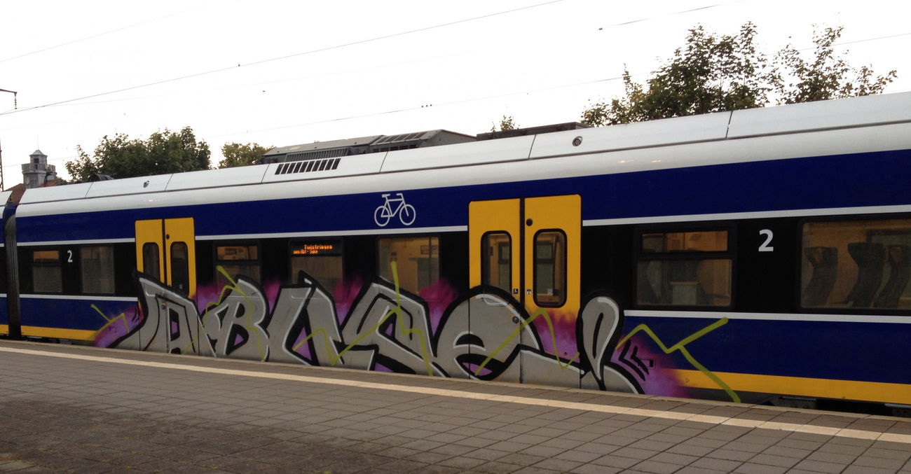 Graffiti Train - Photo by ZUGZWANG (2017)