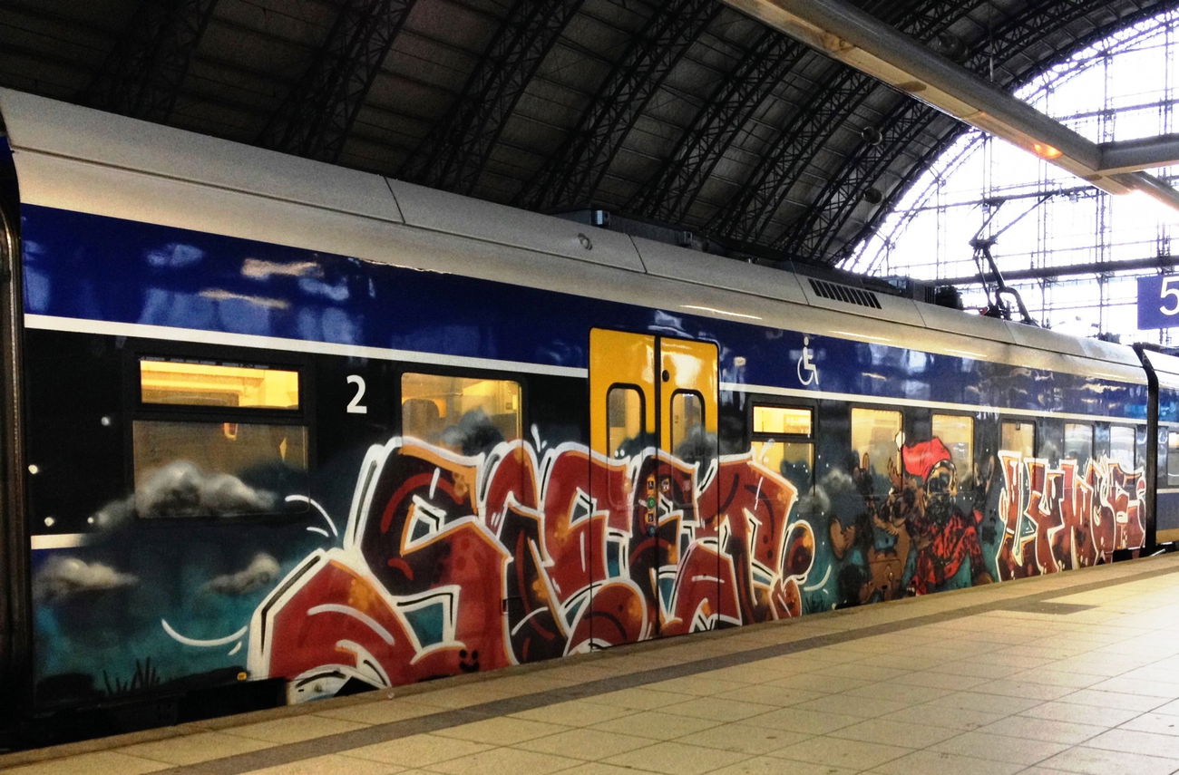 Graffiti Train - Photo by ZUGZWANG - siet, lynoe (2017)
