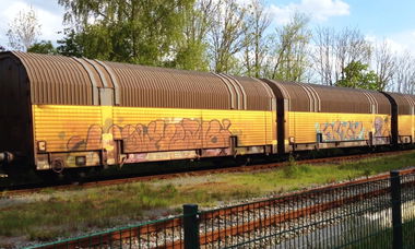 Graffiti Train - Photo by ZUGZWANG