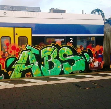 Graffiti Train - Photo by ZUGZWANG - abs