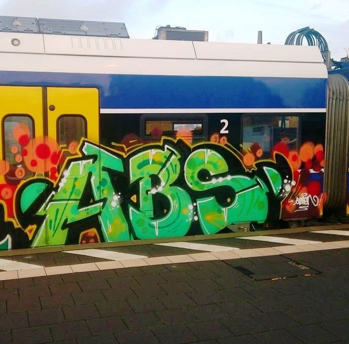 Graffiti Train - Photo by ZUGZWANG - abs