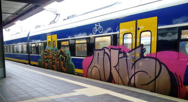 Graffiti Train - Photo by ZUGZWANG - siet, akie (2017)
