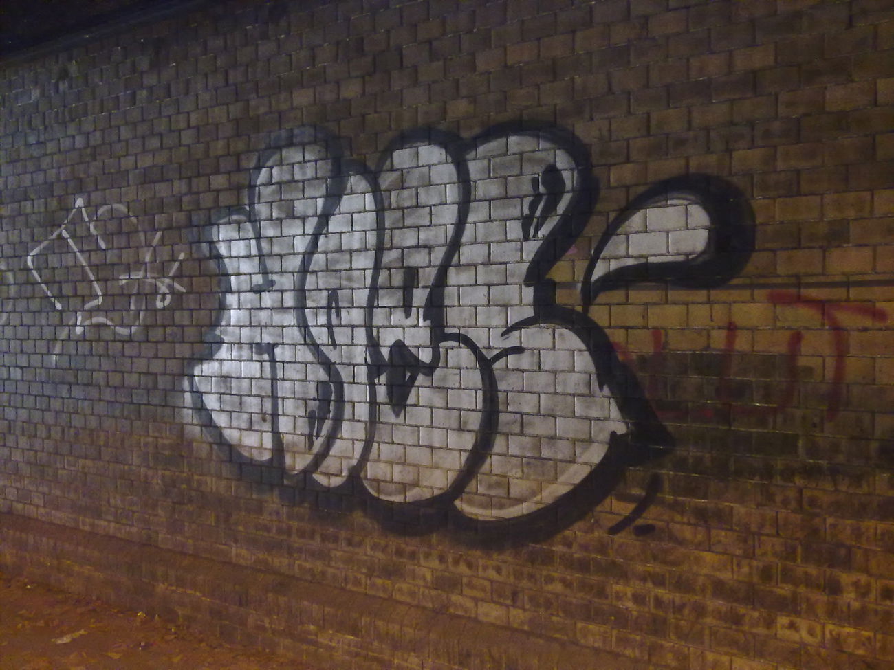 Graffiti Bombing - Photo by ZUGZWANG - hoes