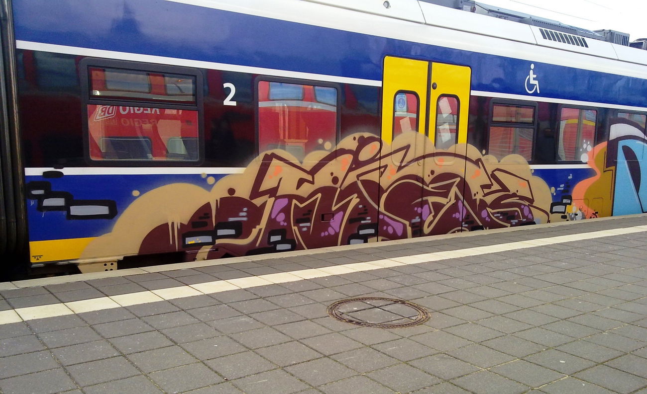 Graffiti Train - Photo by ZUGZWANG - niek, bremerhaven, bremen (2016)