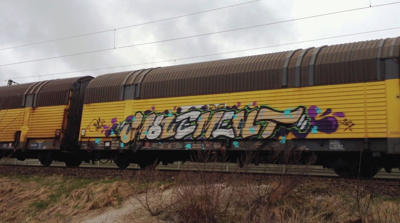 Graffiti Train - Photo by ZUGZWANG