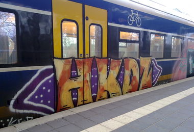 Graffiti Train - Photo by ZUGZWANG - hkdz (2016)