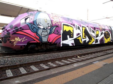 Graffiti Train - Photo by ZUGZWANG (2015)