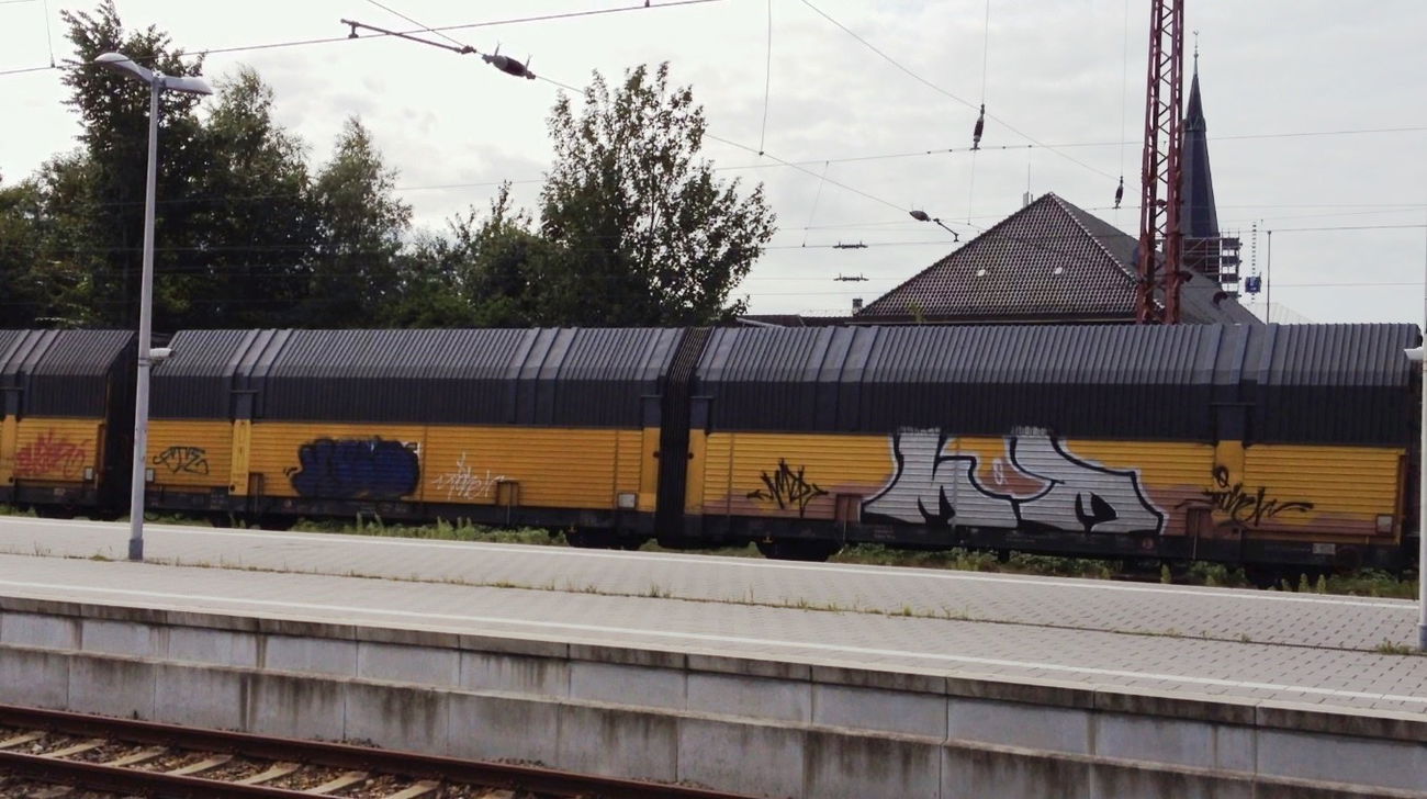 Graffiti Train - Photo by ZUGZWANG