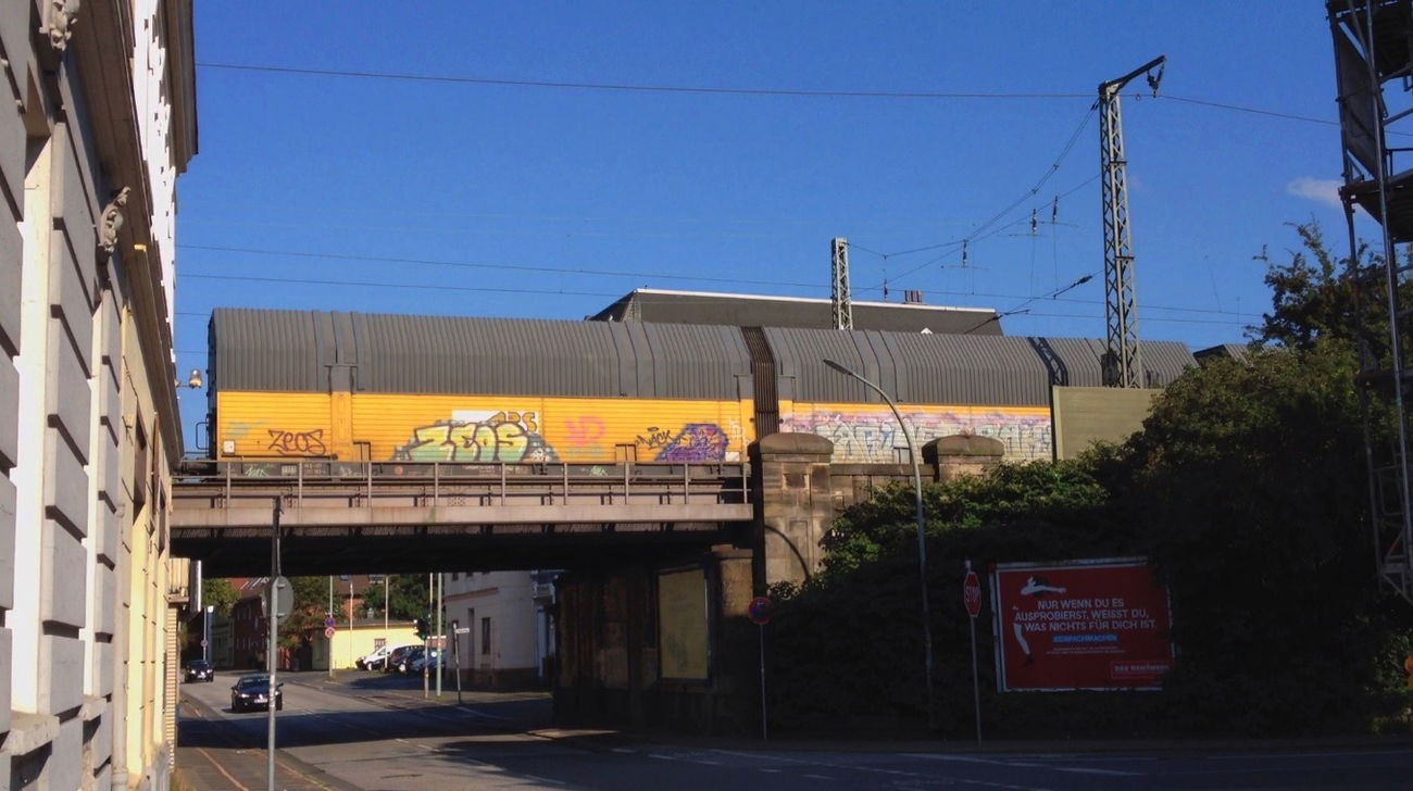 Graffiti Train - Photo by ZUGZWANG