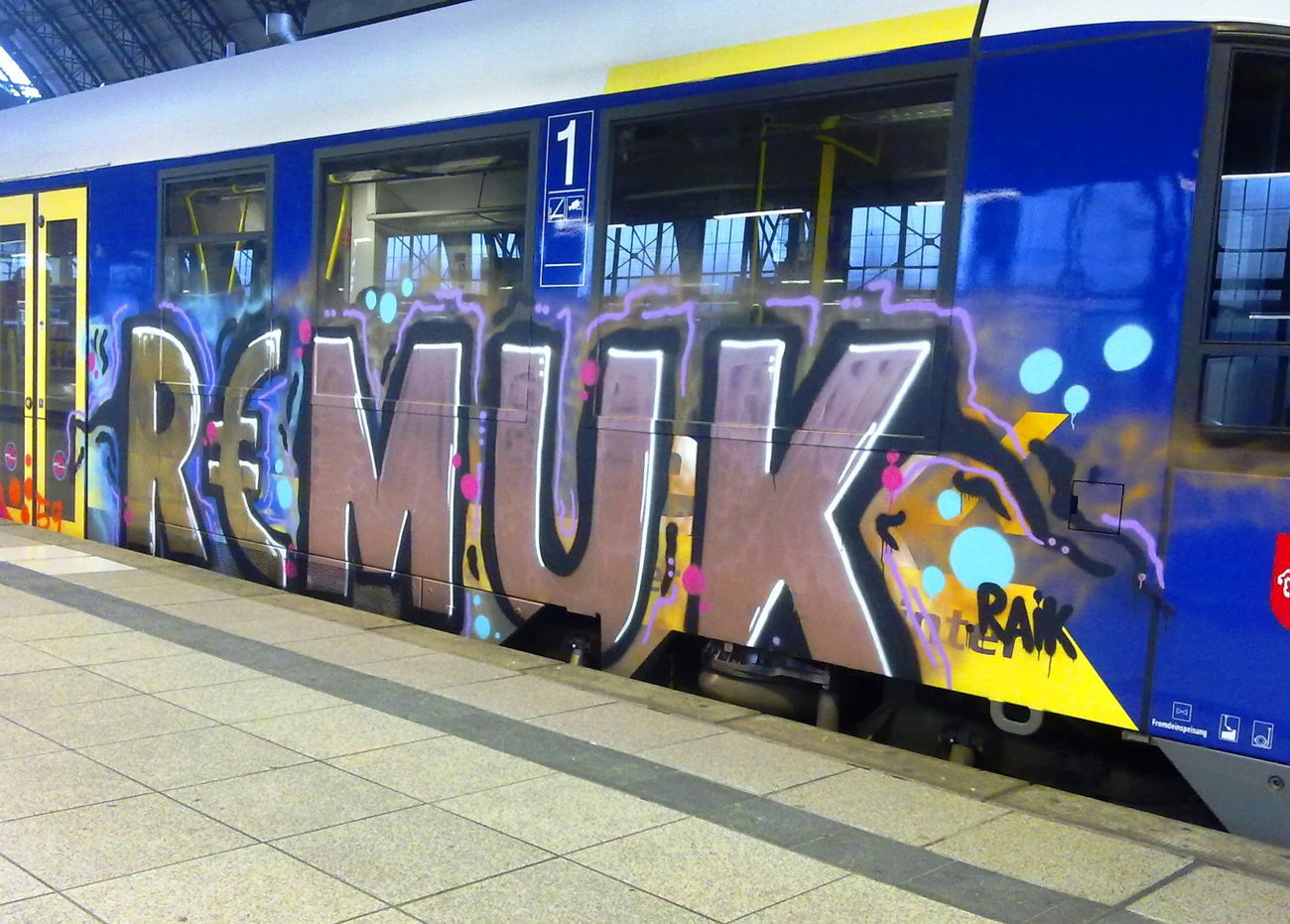 Graffiti Train - Photo by ZUGZWANG - remuk, bremen (2015)
